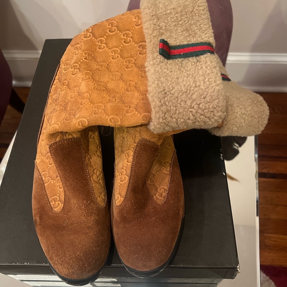 100% AUTHENTIC vintage Gucci camel suede shearling boots. Slightly worn. Size 36